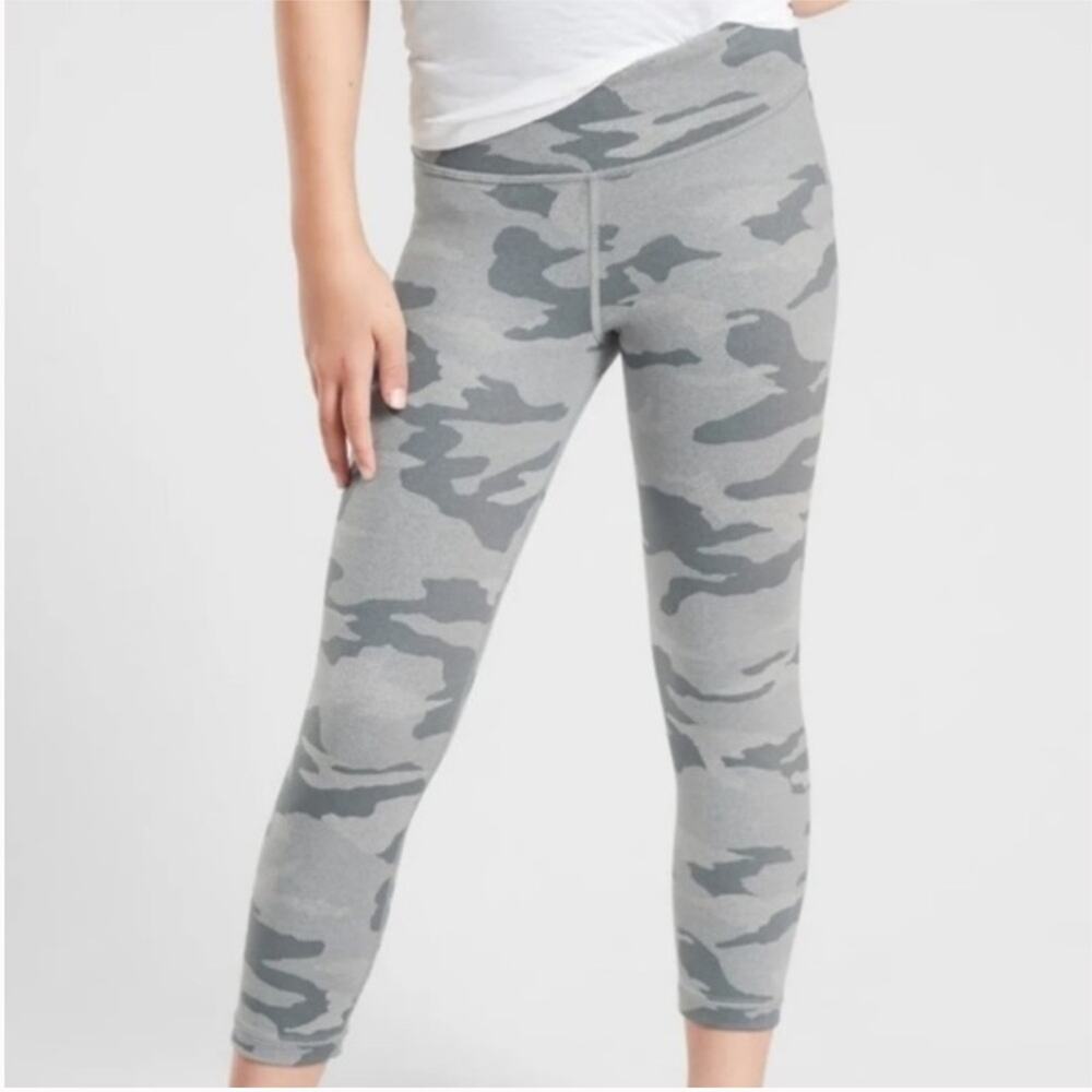 Athleta Girl Chit Chat Capri Leggings Grey Camo Print Size Large